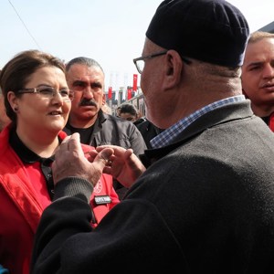 Derya Yanık, Minister of Family and Social Services, Visited Earthquake Victims in Kahramanmaraş - fotoğraf 5