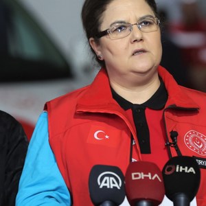 Derya Yanık, Minister of Family and Social Services, Visited Earthquake Victims in Kahramanmaraş - fotoğraf 7