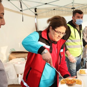 Derya Yanık, Minister of Family and Social Services, Visited Earthquake Victims in Hatay - fotoğraf 20