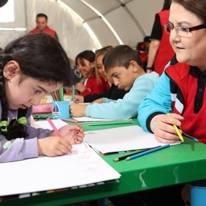 Derya Yanık, Minister of Family and Social Services, Visited Earthquake Victims in Hatay - fotoğraf 12