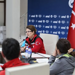 Derya Yanık, Minister of Family and Social Services, Visited Earthquake Victims in Hatay - fotoğraf 3
