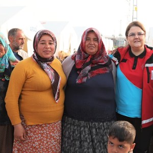 Derya Yanık, Minister of Family and Social Services, Visited Earthquake Victims in Hatay - fotoğraf 8