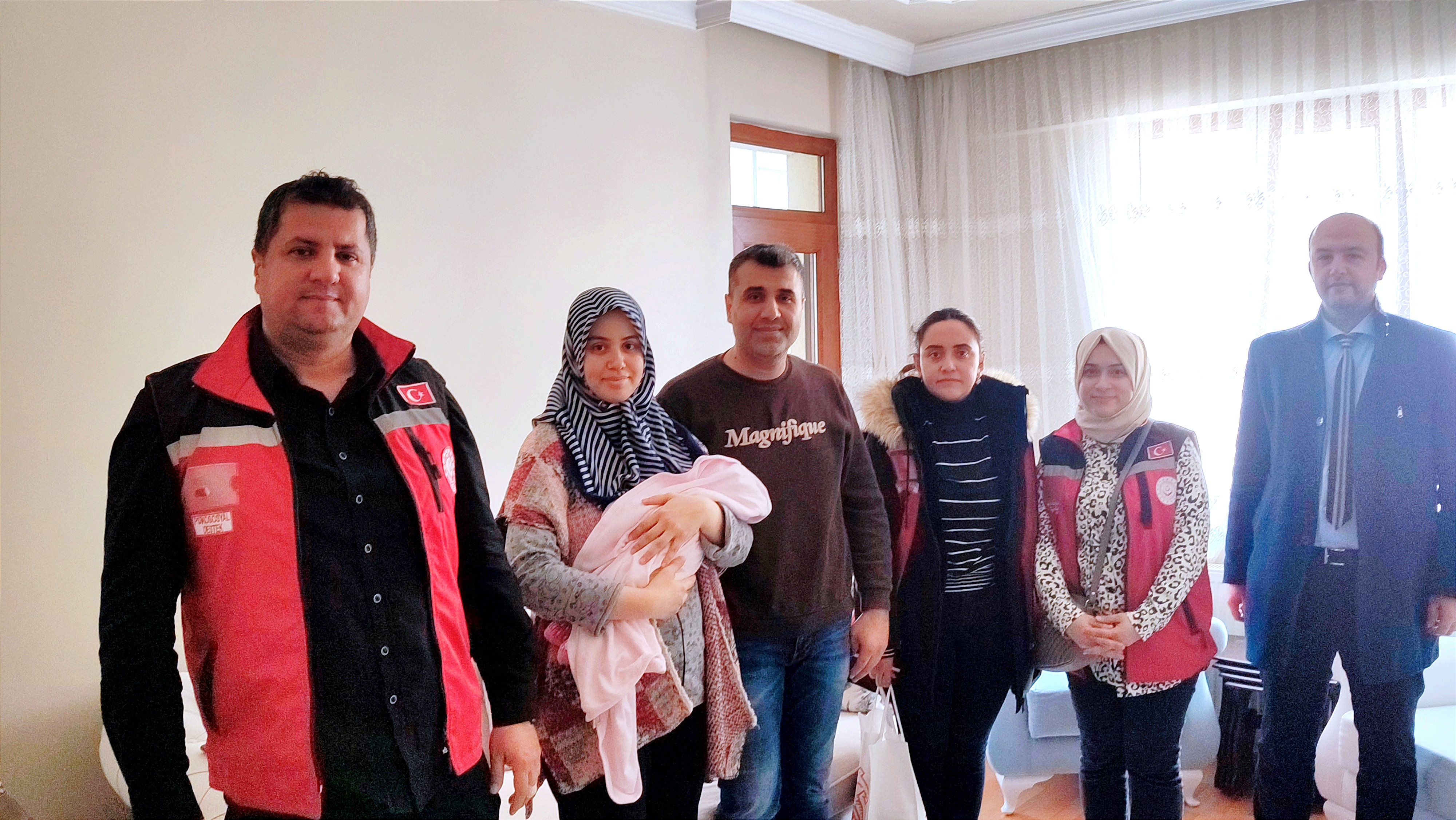 Depremzede  Ailelerimiz ve Kadınlarımıza 8 Mart Dünya Kadınlar günü dolayısıyla moral ziyaretleri gerçekleştirildi. 