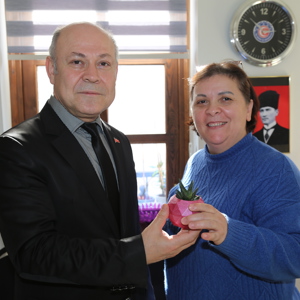 İl Müdürümüz Tekin Balcı, 8 Mart Dünya Kadınlar Günü dolayısıyla personele çiçek verdi - fotoğraf 4
