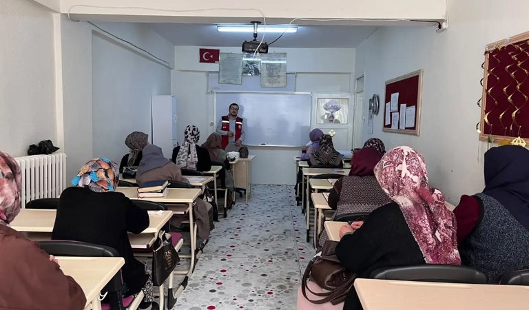  İskilip’te Kadına Yönelik Şiddetle Mücadele ve Aile Eğitimleri Gerçekleştirildi