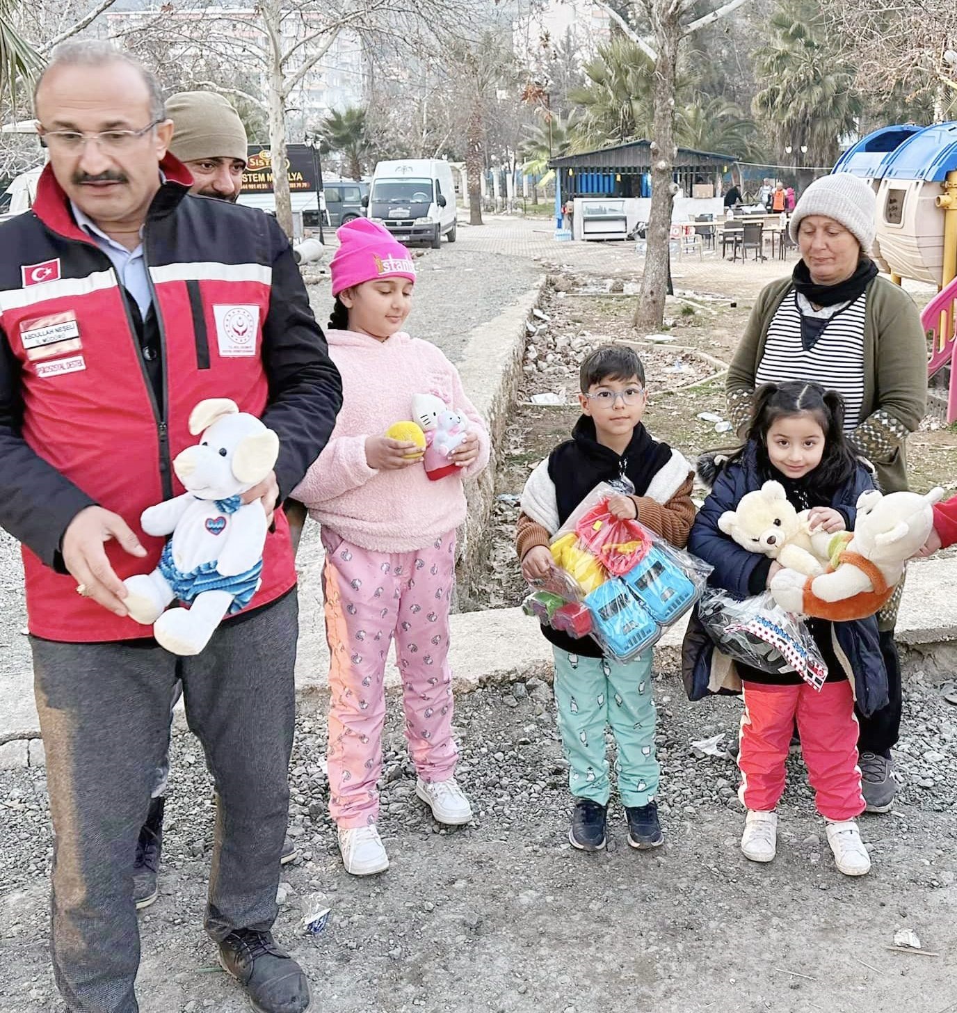 Yozgat Aile ve Sosyal Hizmet İl Müdürlüğü Destek Ekipleri Hatay'da Yaraları Sarıyor