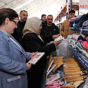 Bakanımız Derya Yanık Kahramanmaraş'ta Depremzedelerle İftarda Bir Araya Geldi - fotoğraf 17