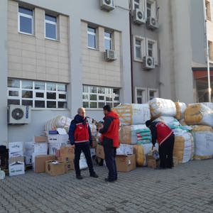 Gelen Yardımların Vatandaşlarımıza Ulaştırılmasını Sağlıyoruz - fotoğraf 1