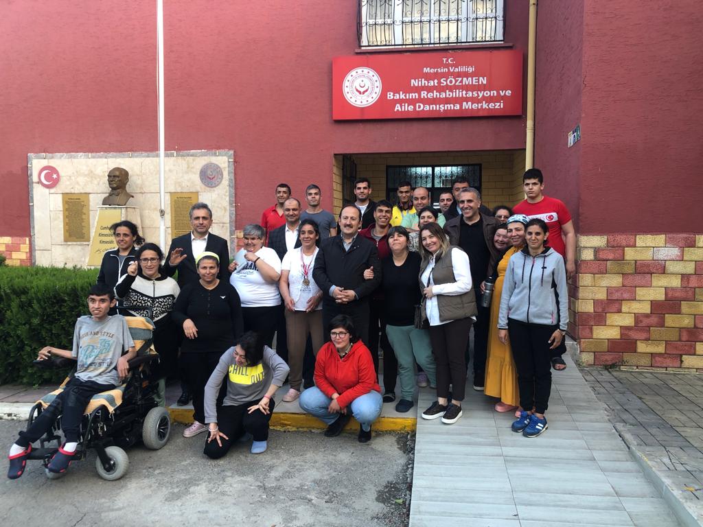 Valimiz Sn.Ali Hamza Pehlivan, özel çocuklarımız ve gençlerimizi ziyaret etti.  📍 Nihat Sözmen Bakım Rehabilitasyon Ve Aile Danışma Merkezi 