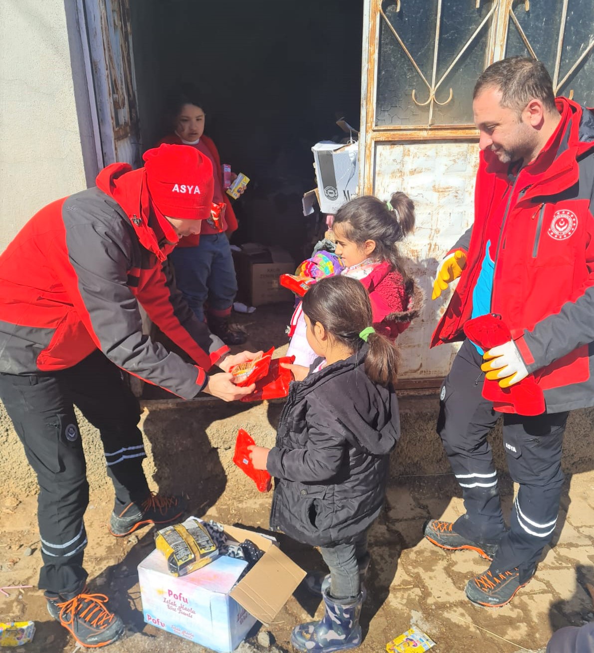 Bakanımız Derya Yanık: "Depremlerden etkilenen vatandaşlar için bugüne kadar 1 milyar 851 milyon TL kaynak aktardık"