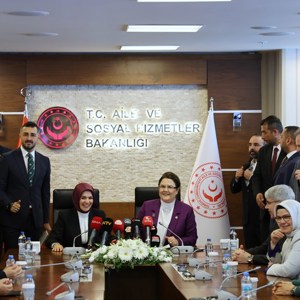 Minister Mahinur Özdemir Göktaş, who was appointed as the Minister of Family and Social Services, took over the duty from Derya Yanık - fotoğraf 1
