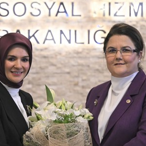 Minister Mahinur Özdemir Göktaş, who was appointed as the Minister of Family and Social Services, took over the duty from Derya Yanık - fotoğraf 2