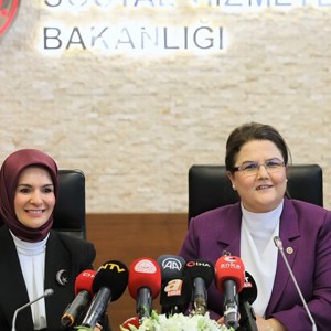 Minister Mahinur Özdemir Göktaş, who was appointed as the Minister of Family and Social Services, took over the duty from Derya Yanık - fotoğraf 4