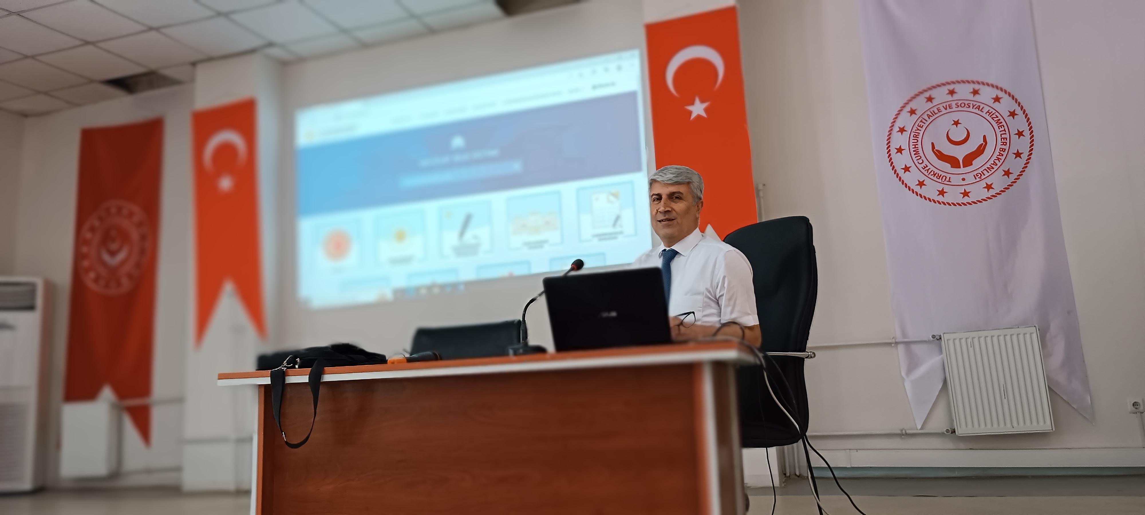 Engelli Evde Bakım Yardımı Yönetmeliği değerlendirme toplantısı, İl Müdürlüğümüz ve Bitlis Sosyal Hizmet Merkezi Müdürlüğü personellerinin katılımı ile gerçekleştirilmiştir.