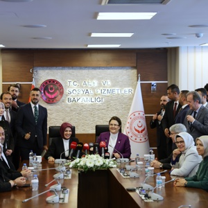 Aile ve Sosyal Hizmetler Bakanımız Göktaş, Görevi Derya Yanık'tan Devraldı - fotoğraf 1