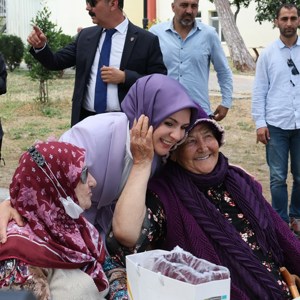 Minister of Family and Social Services Göktaş Met with Residents of Darulaceze and Nursing Home - fotoğraf 5