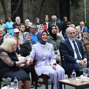 Minister of Family and Social Services Göktaş Met with Residents of Darulaceze and Nursing Home - fotoğraf 1