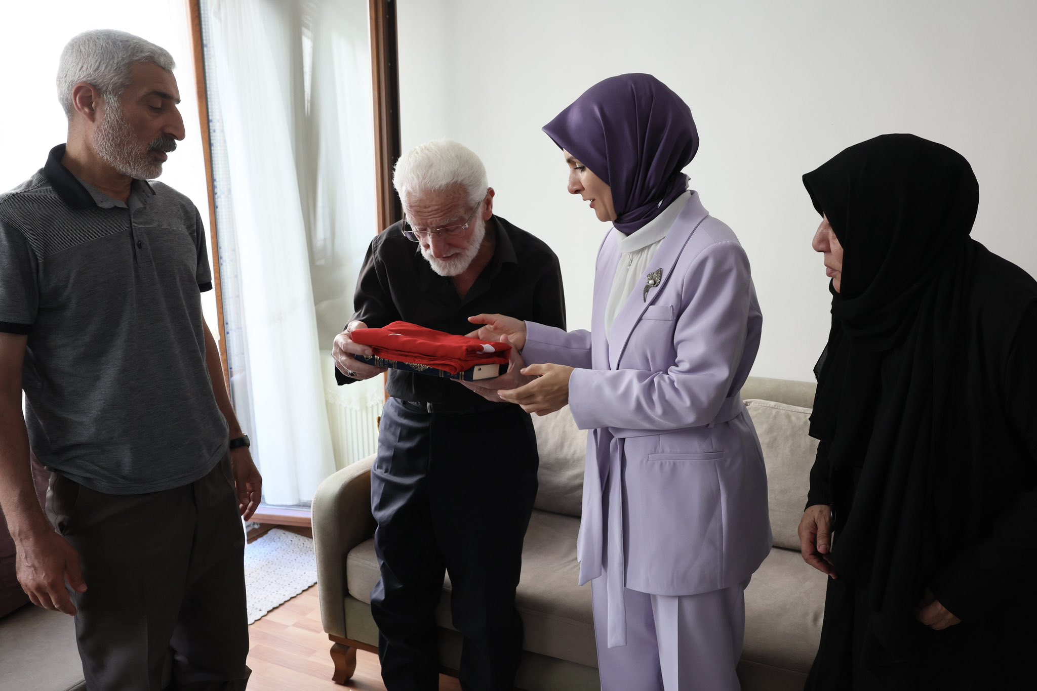 Bakanımız Sayın Mahinur ÖZDEMİR GÖKTAŞ Hanımefendi ve Genel Müdürümüz Sayın Şemseddin YALÇIN “Kurban Bayramı”nda Şehit Ailelerimiz İle Bayramlaştı.