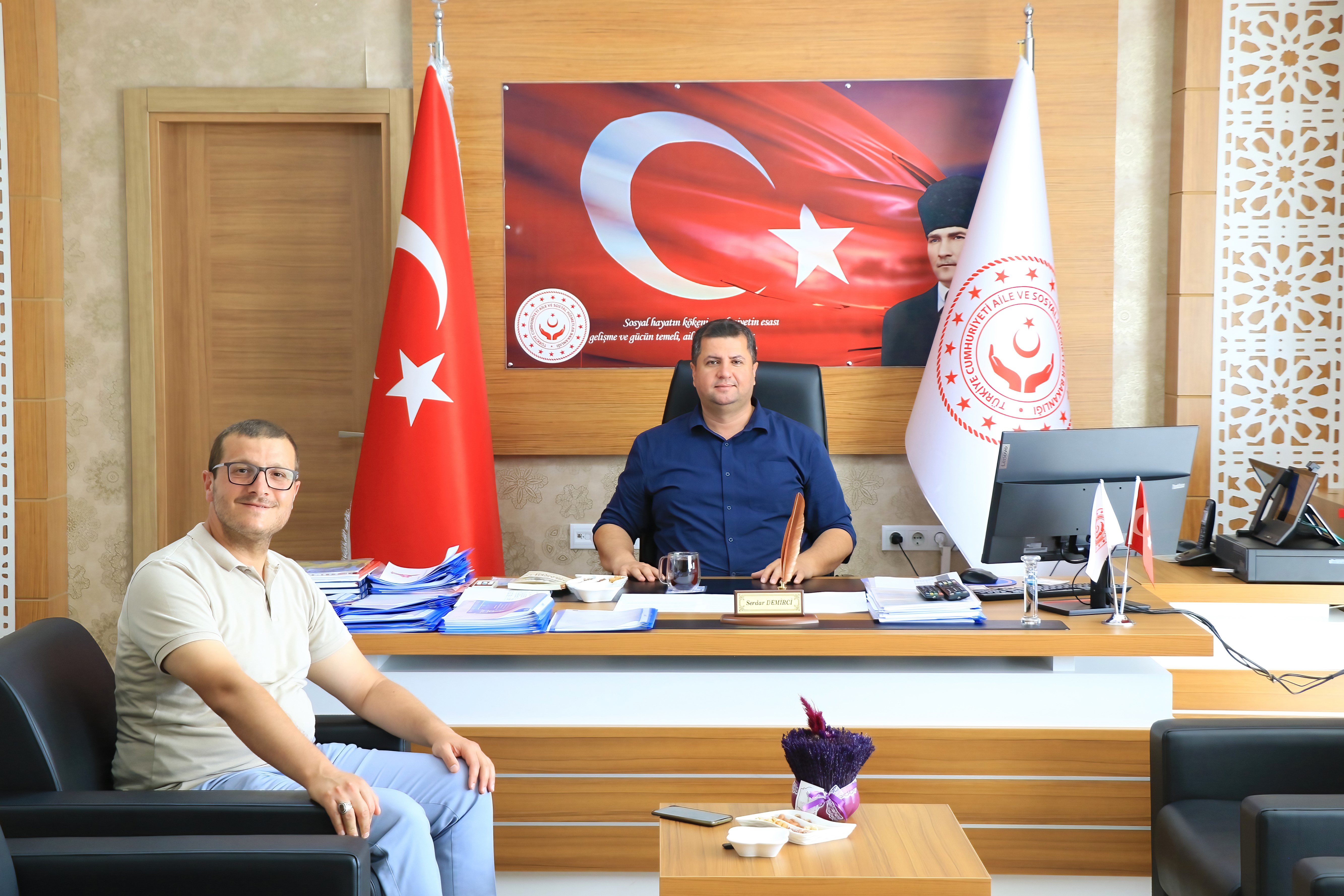 Gazi Üniversitesi Gazi Eğitim Fakültesi Öğretim Üyesi  Doç.Dr. Oğuzhan Aydın İl Müdürümüz Serdar Demirci’yi Makamında Ziyaret Etti. 