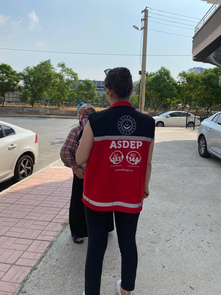 #ASDEP ekiplerimizle hizmetlerimizi vatandaşlarımızla buluşturmaya, gerekli rehberlik ve yönlendirmeleri yapmaya devam ediyoruz.   #AileDestekProgramı  📍Mezitli