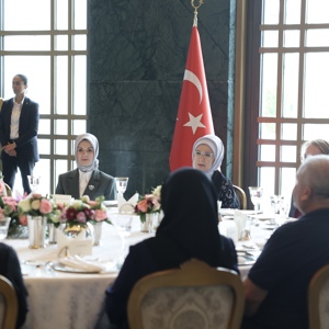 Emine Erdoğan Hanımefendi ve Bakanımız Mahinur Özdemir Göktaş Gönül Elçileri Programına Katıldı - fotoğraf 3