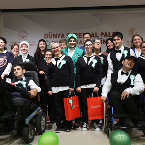 Bakanımız Mahinur Özdemir Göktaş Serebral Palsili Gençlerle Bir Araya Geldi - fotoğraf 1