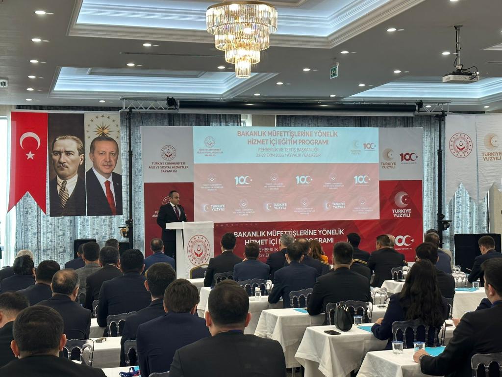 Rehberlik ve Teftiş Başkanlığımızca Ayvalık'ta Düzenlenen Bakanlığımız Müfettişlerine Yönelik Hizmet İçi Eğitim Programına Önemli Konular Ele Alınarak Devam Edildi.  