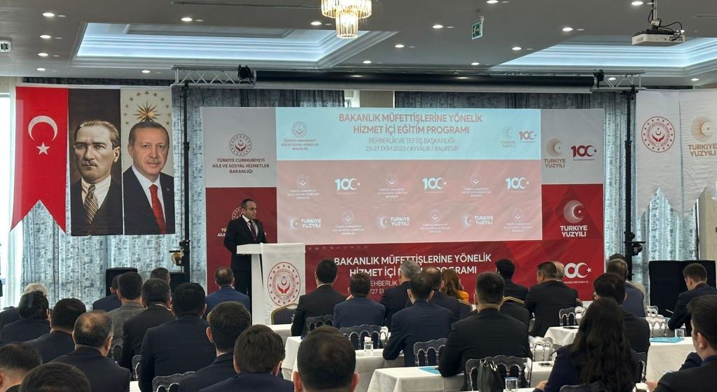 Rehberlik ve Teftiş Başkanlığımızca Ayvalık'ta Düzenlenen Bakanlığımız Müfettişlerine Yönelik Hizmet İçi Eğitim Programına Önemli Konular Ele Alınarak Devam Edildi.