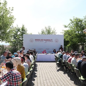 Minister Göktaş came together with the residents of Saray Barrier-Free Living Care and Rehabilitation Center for Breakfast - fotoğraf 2