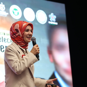 Aile ve Sosyal Hizmetler Bakanımız Göktaş, "Türkiye Yüzyılı Kariyer Zirvesi"nde Gençlerle Buluştu - fotoğraf 1