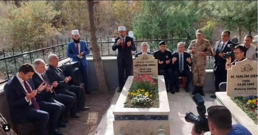 Mevlüde GENÇ teyzemizin Taşova Mercimek köyündeki mezarı başında dualar edip mevlit programına katıldık.