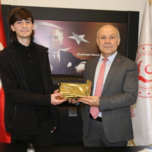 İl Müdürü Tekin Balcı'dan Başarılı Öğrencilere Hediye  - fotoğraf 2
