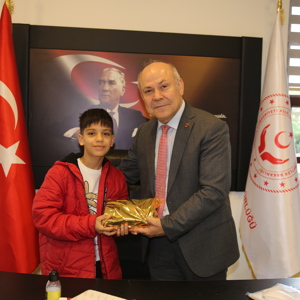 İl Müdürü Tekin Balcı'dan Başarılı Öğrencilere Hediye  - fotoğraf 3