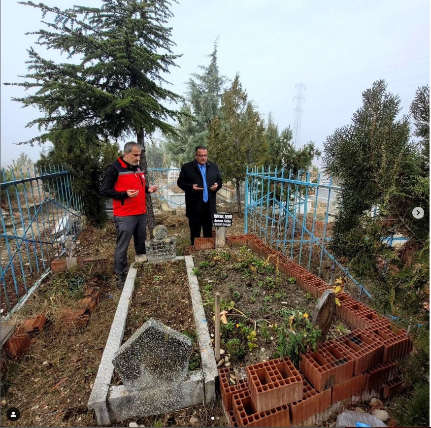 AFAD Şehidimiz Mürsel DEMİR'İN, Şehadetinin Sene-i devriyesinde kabri başında dualar ettik.