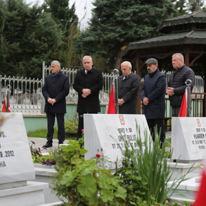 İl Müdürümüz Kemal Gümrükçü İlk Görev Gününe Şehitlikleri Ziyaret Ederek Başladı - fotoğraf 1