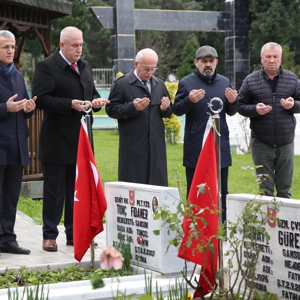 İl Müdürümüz Kemal Gümrükçü İlk Görev Gününe Şehitlikleri Ziyaret Ederek Başladı - fotoğraf 2