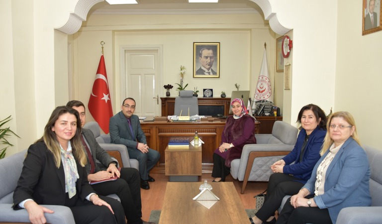Genel Müdürümüz Sn. Serpil Penez ŞAHİN  Ankara Aile ve Sosyal Hizmetler İl Müdürü Sn. Cüneyd Özdemir’i  ziyaret etmişlerdir.