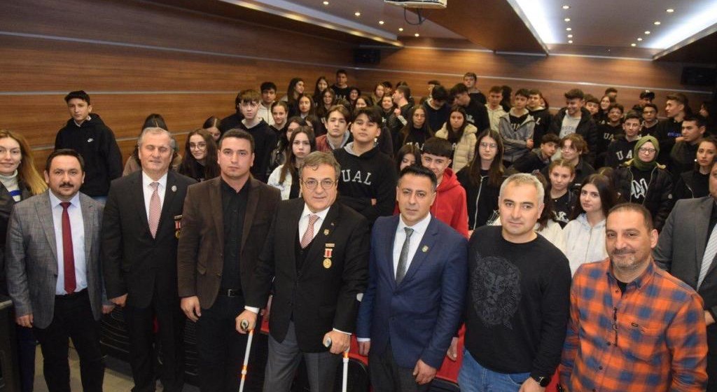 UŞAK ANADOLU LİSESİ ÖĞRENCİLERİNİ KAHRAMAN GAZİLERİMİZ İLE BULUŞTURDUK