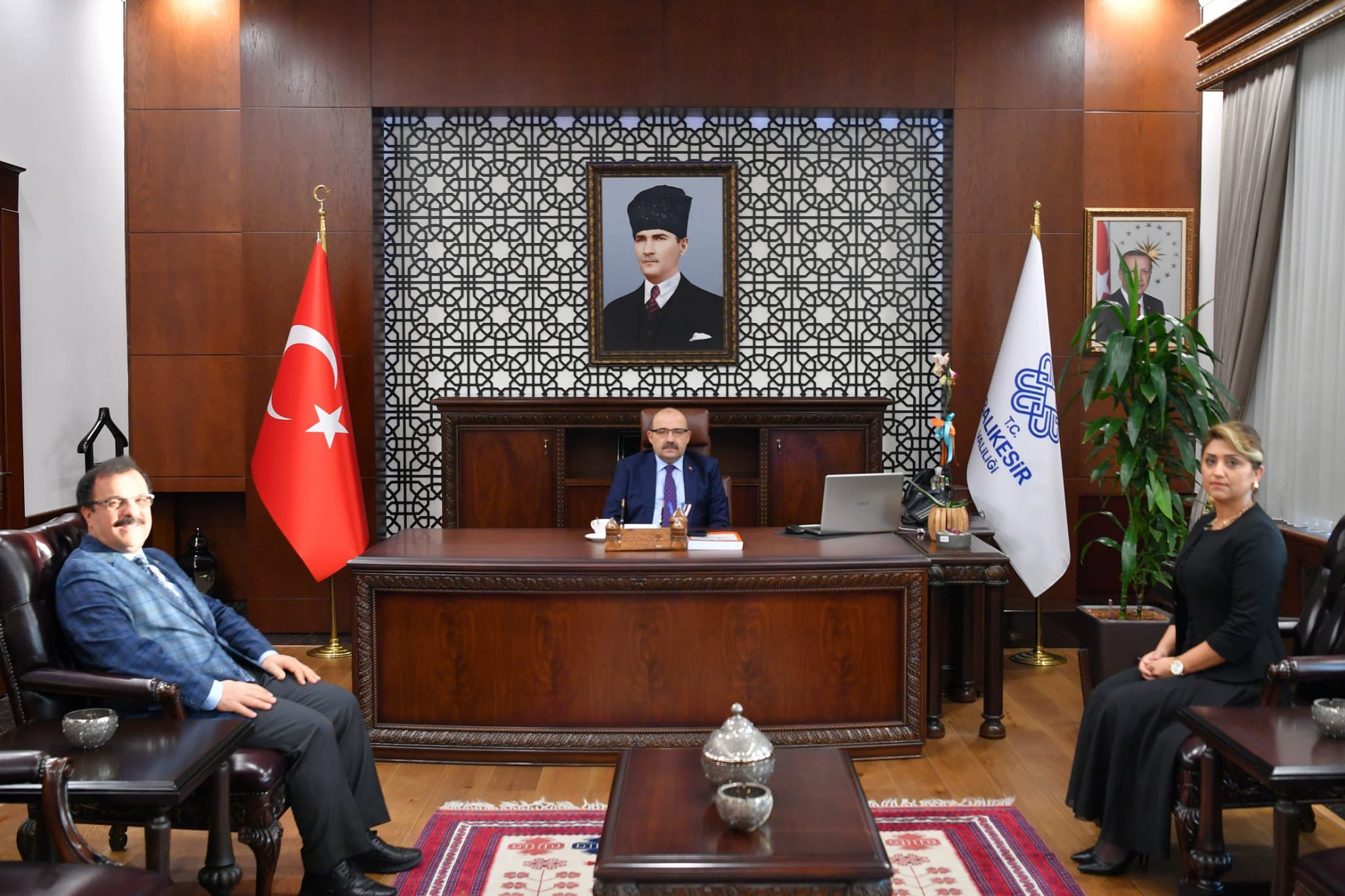 İL MÜDÜRÜMÜZ EMİNE BÖÇKÜN, VALİMİZ SAYIN İSMAİL USTAOĞLU’NA MAKAMINDA ZİYARET GERÇEKLEŞTİRDİ.