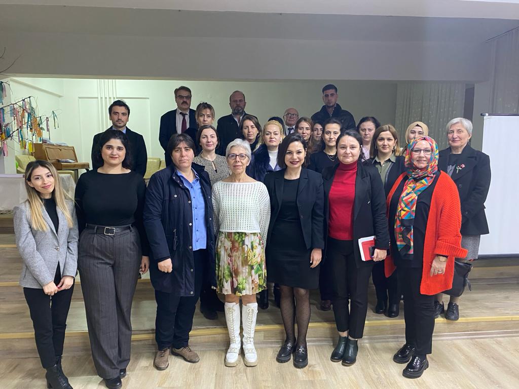 Edirne Aile ve Sosyal Hizmetler İl Müdürlüğü Kadın Hizmetleri Birimi ve ŞÖNİM Koordinasyonunda Odak Birimler/Temas Kişileri Toplantısı Gerçekleştirildi.