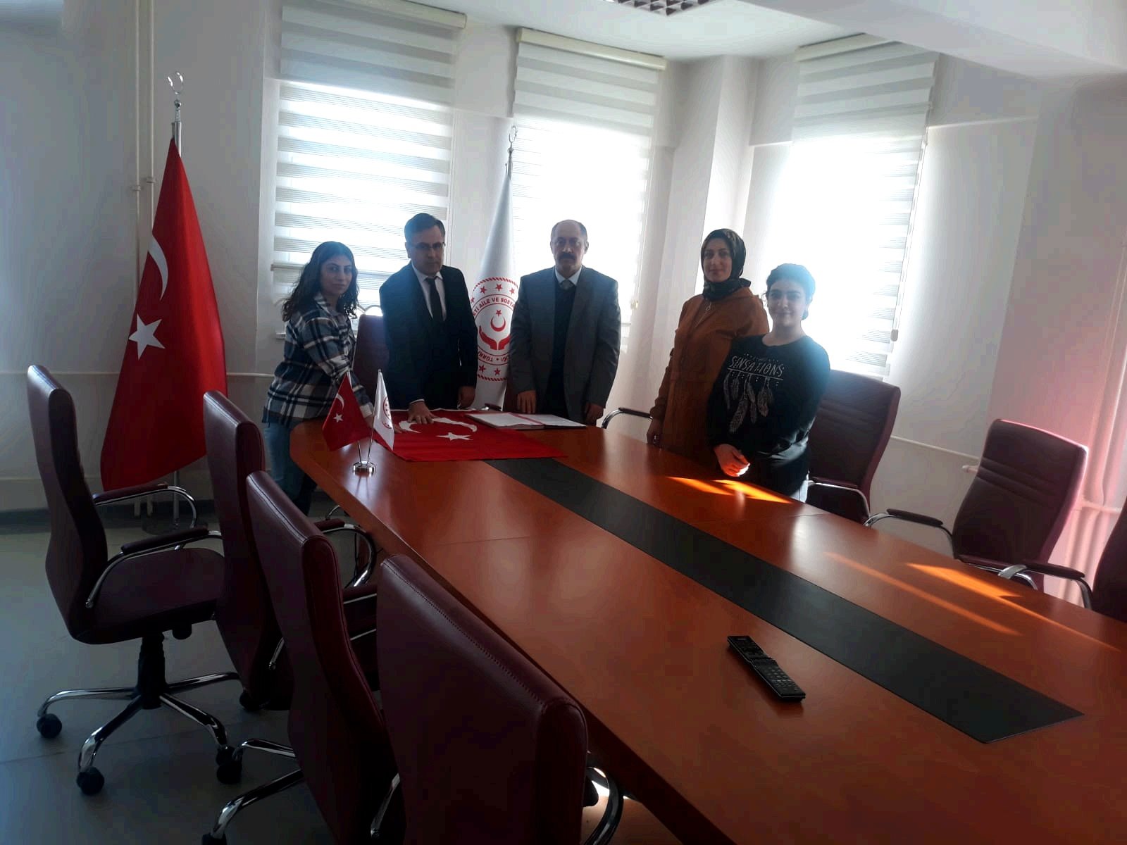 İl Müdürümüz Sn. Vefa AKDOĞAN, Temel ve hazırlayıcı eğitimlerini başarıyla tamamlayan Personellerimizin Devlet Memurluğu Yemin Törenine katıldı. Çalışma arkadaşlarımız Bayrağımız üzerine yemin ederek, asil Devlet Memurluğu görevine başladılar.