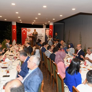 Adana Valiliğimiz Tarafından “19 Eylül Gaziler Günü” Kutlamaları Kapsamında Yemek Programı Düzenlendi - fotoğraf 3