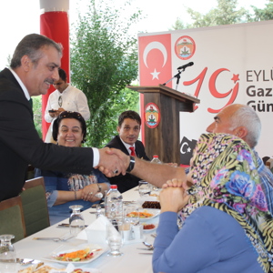 Adana Valiliğimiz Tarafından “19 Eylül Gaziler Günü” Kutlamaları Kapsamında Yemek Programı Düzenlendi - fotoğraf 40