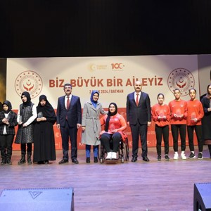 Bakanımız Mahinur Özdemir Göktaş Batman’da Biz Büyük Bir Aileyiz Buluşması"na Katıldı - fotoğraf 9