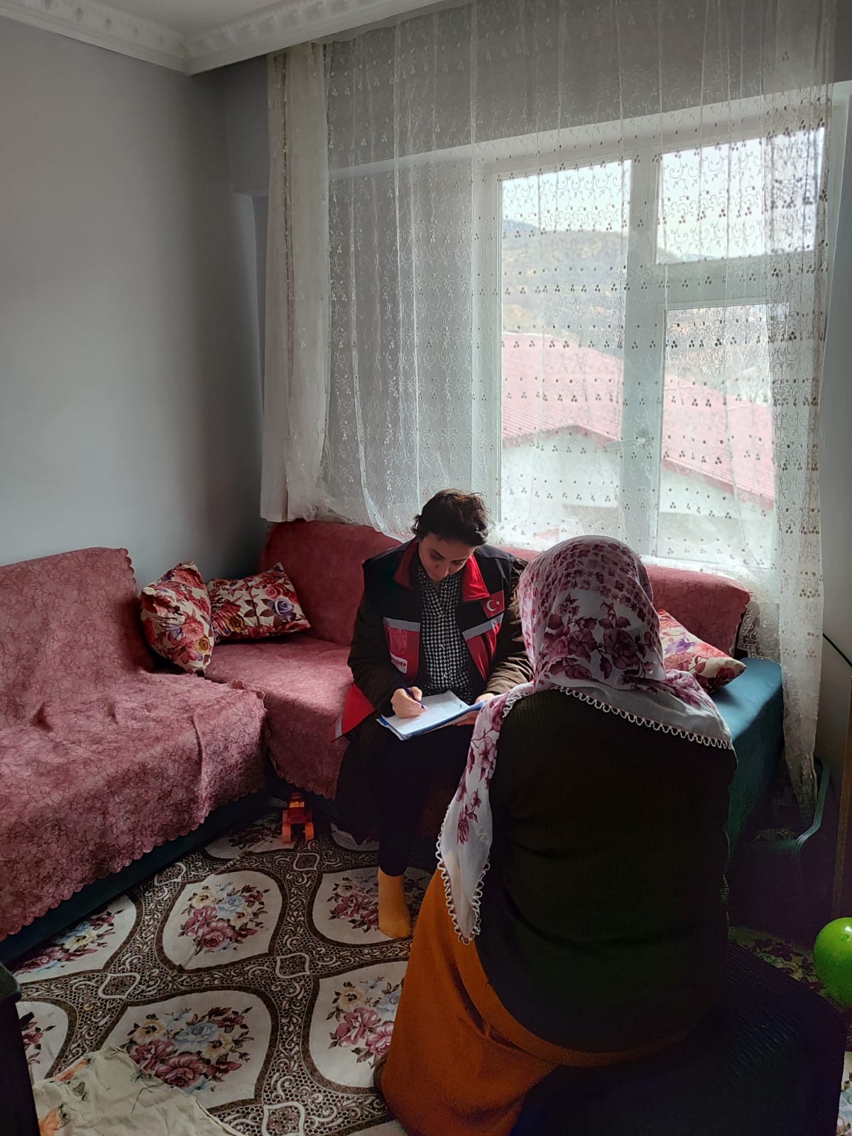 Bitlis Sosyal Hizmet Merkezi Müdürlüğü personelleri tarafından Mutki Kavakbaşı Beldesinde "Evde Bakım" kapsamında denetimler gerçekleştirildi.