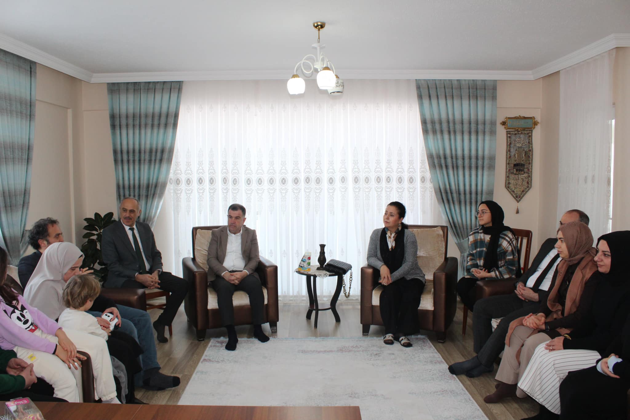 Bayburt Valisi Mustafa Eldivan Öncülüğünde Koruyucu Aile Ziyaretlerimizi Sürdürüyoruz