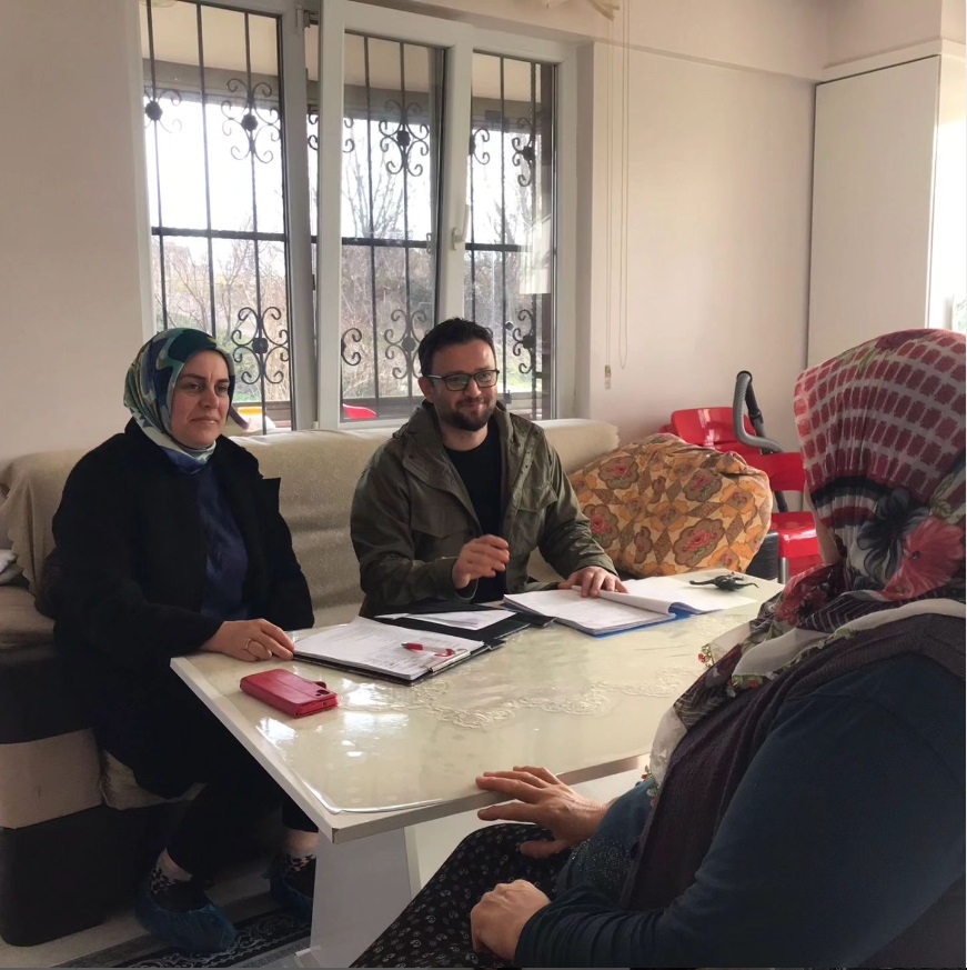 #evdebakımyardımı kapsamında ekiplerimizle Müdürlüğümüze başvuruda bulanan vatandaşlarımıza hizmetlerimizi buluşturmaya,gerekli rehberlik ve yönlendirmeleri yapamaya devam ediyoruz.