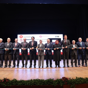 Bakanımız Mahinur Özdemir Göktaş, Eskişehir'de İç Anadolu Kariyer Zirvesi'ne Katıldı - fotoğraf 3
