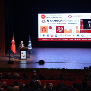 Bakanımız Mahinur Özdemir Göktaş, Eskişehir'de İç Anadolu Kariyer Zirvesi'ne Katıldı - fotoğraf 2