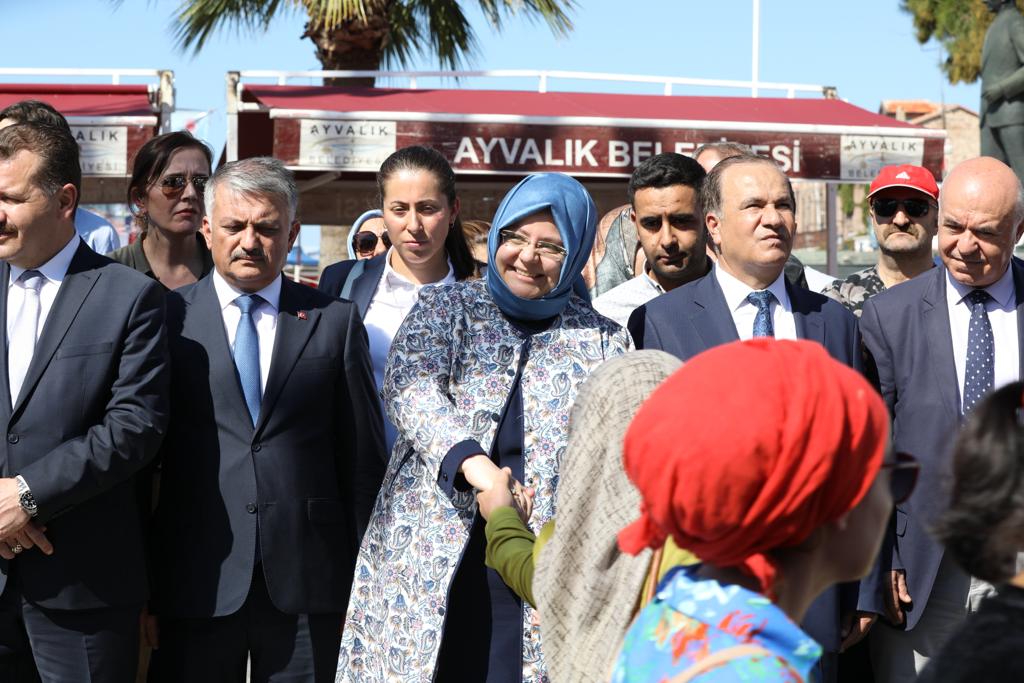 Bakan Selçuk, 27. Ayvalık Uluslararası Engelli Festivali’nin Açılışına Katıldı